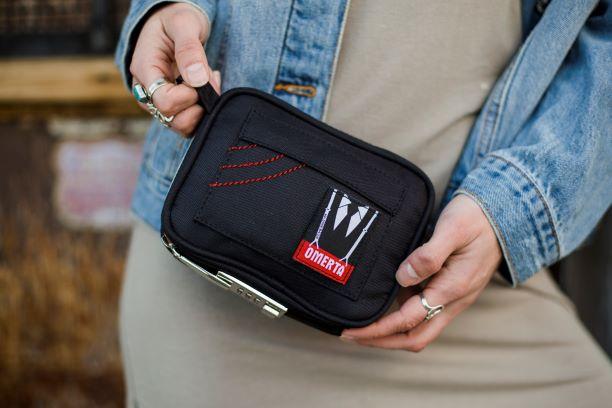 Omerta Boss Smell Proof Padded Pouch | Optional Zipper Lock | Carbon Filter Technology Odor Eliminator | Storage container